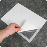 Fundas con frontal magnético y sujeción adhesiva para pared o cristal